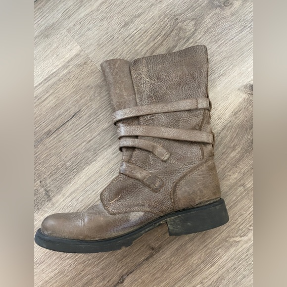 ✨HP✨Steve Madden Brewzzer distressed leather boots - Picture 8 of 10